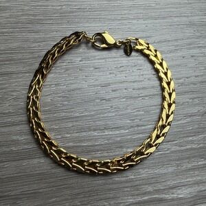 Vintage Monet Gold Tone Chevron Link Bracelet Chevron Herringbone Signed New